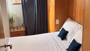 Ferros/tábuas de passar roupa, Wi-Fi, roupa de cama