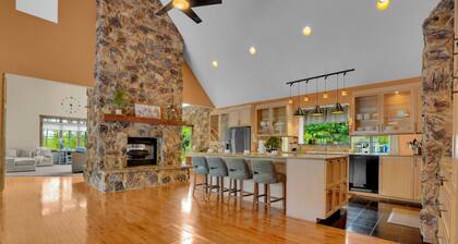 Mountaintop Cabin|Game Room|Pickleball