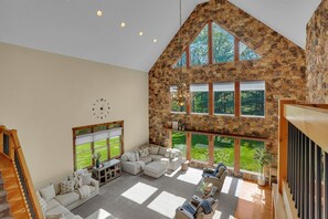 TV, fireplace, ping pong, books - Mountaintop Cabin|Game Room|Pickleball (Elliottsburg)