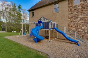 Children’s area - Mountaintop Cabin|Game Room|Pickleball (Elliottsburg)