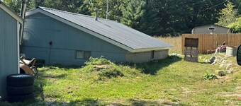 Charming 2-bedroom lake front Cottage.  Sleeps 9 in Remus, West of Mt Pleasant