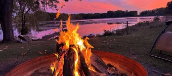Charming 2-bedroom lake front Cottage.  Sleeps 9 in Remus, West of Mt Pleasant