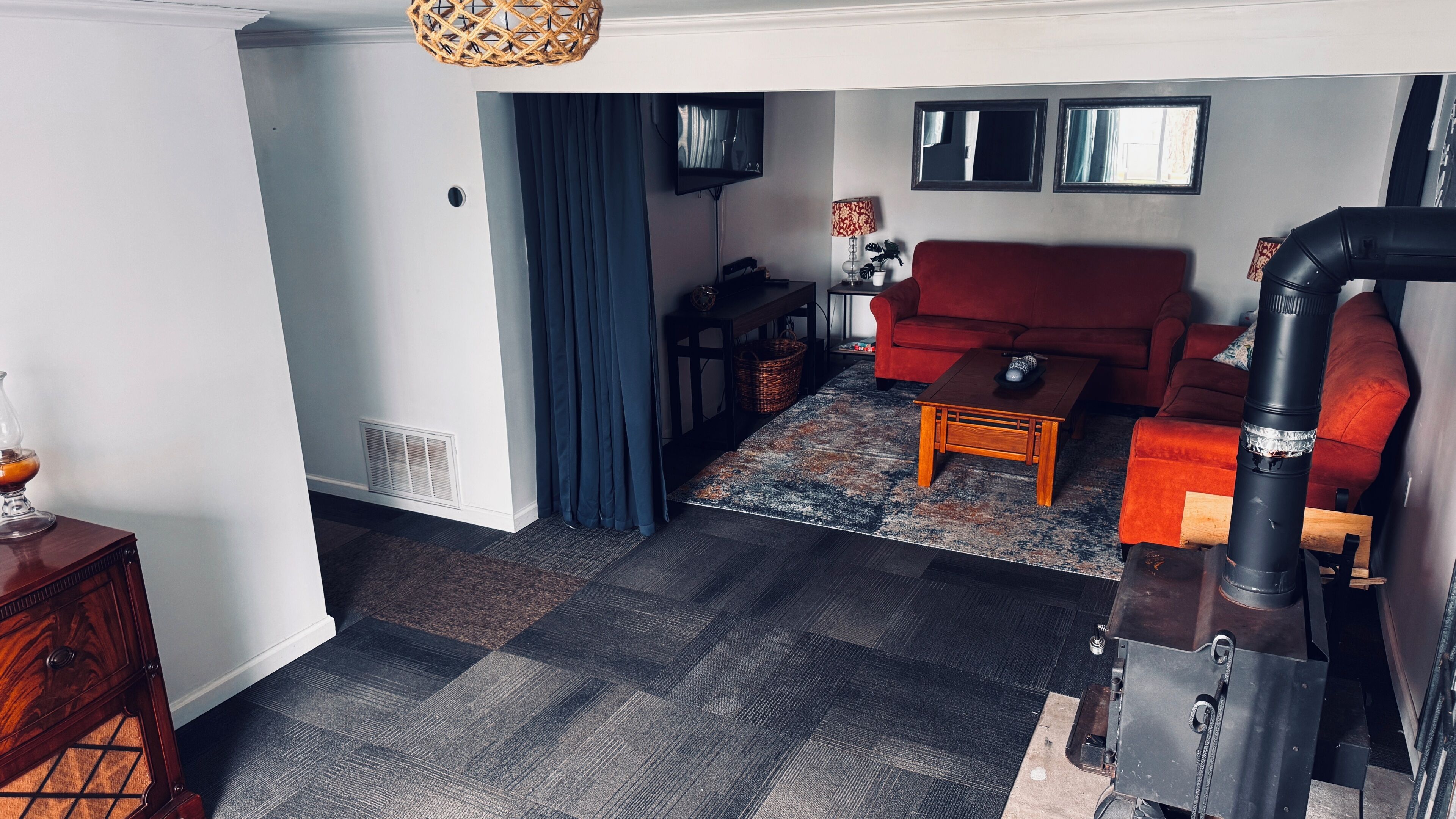 Smart TV, fireplace, DVD player, books