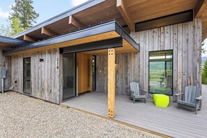 Exterior - Secluded Modern Mountain Retreat - 2 acres - private trails & breathtaking views (Fraser)