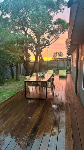 The Deck @ VB - Linen, Wi-Fi, Pets, Secured Yard