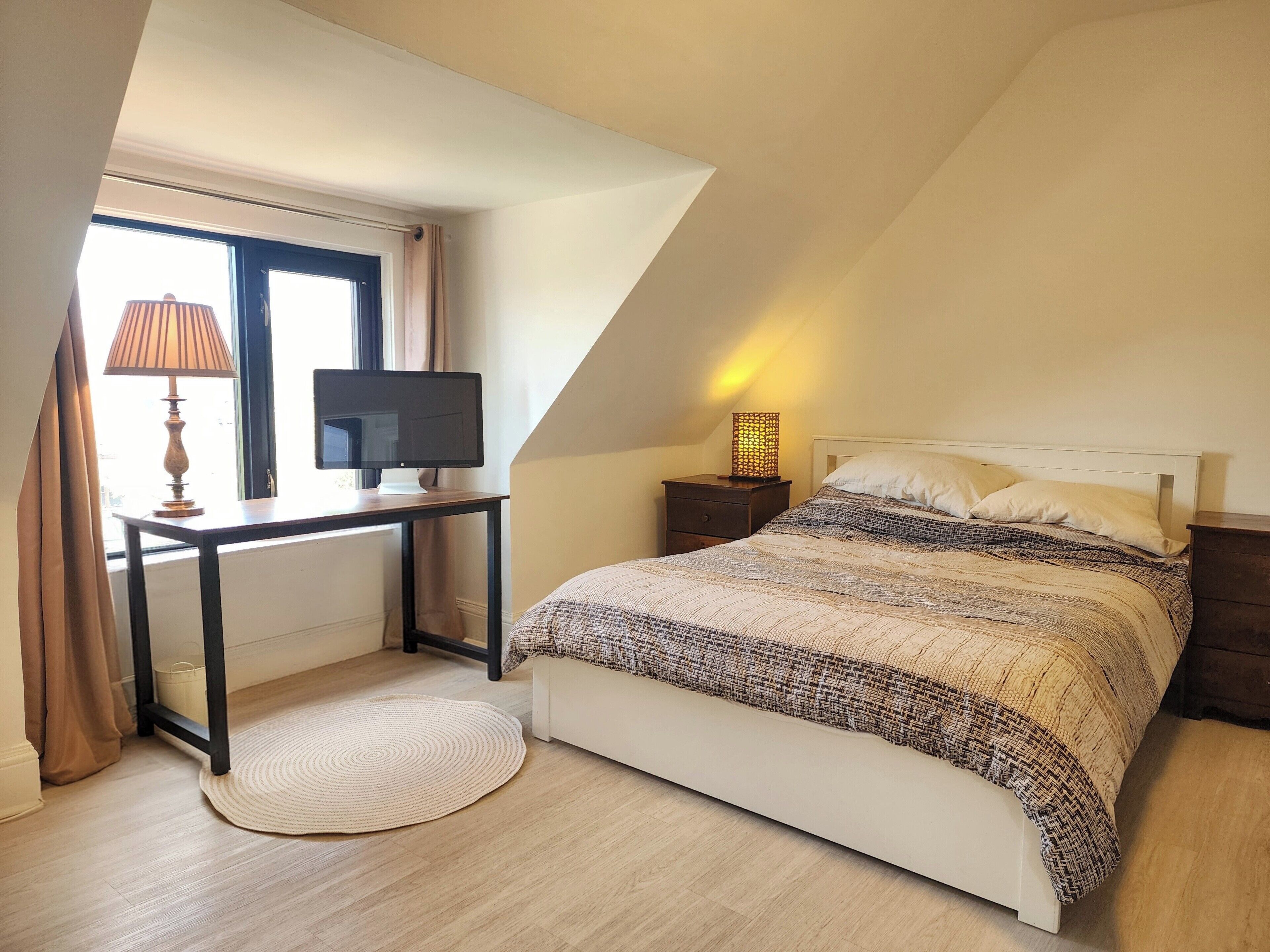4 bedrooms, desk, free WiFi, bed sheets
