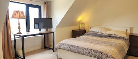 4 habitaciones, escritorio, wifi gratis y ropa de cama