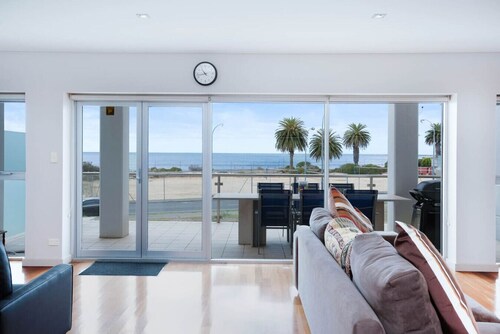 Harbor Shores: Oceanfront Escape close to Shops