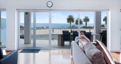 Harbor Shores: Oceanfront Escape close to Shops