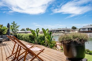 Terrace/patio - Lazy Days at Lake DayZ—Serene Waterfront Escape (Victor Harbor)