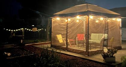 Fabulous studio in Elverta. Farm fresh eggs, & fresh vegetables from the garden.