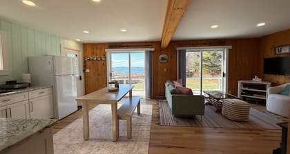 Escape to Bella Vista, a 3-bed, 2-bath cottage retreat in Tenant’s Harbor, ME!