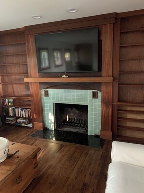 Interior - 4 miles from Shinnecock Hills US Open - on the water newly renovated (Hampton Bays)