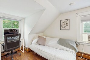 Desk, free WiFi, bed sheets - Serene Waterfront Home with In-Ground Pool, River Views, Spacious Deck, & Grill (Winterport)