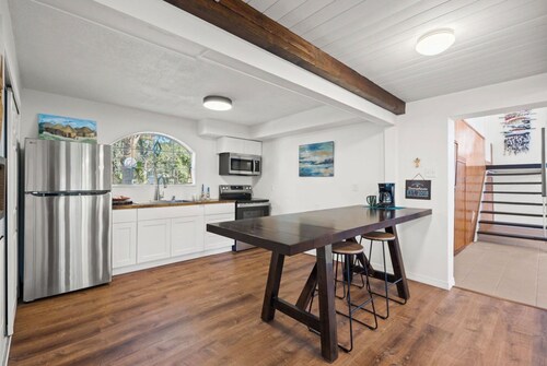 2-bedroom house with acreage in tranquil Aripeka-Spring Hill area with AC