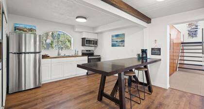 2-bedroom house with acreage in tranquil Aripeka-Spring Hill area with AC