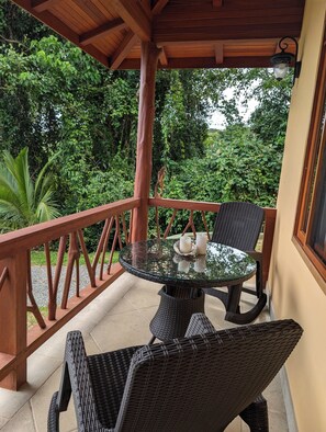 Outdoor dining - Casa Arabella- Ocean, Jungle views, Wildlife, Pool, Beach Club, AC.... 5 Star! (Uvita)