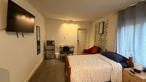 Free WiFi - Private Room Downtown with Kitchenette (Edmonton)