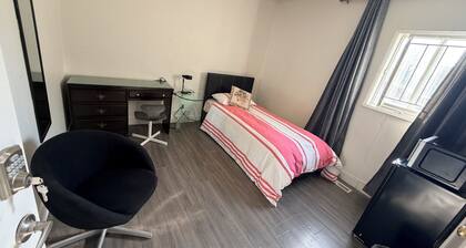 Private Room Downtown with Kitchenette