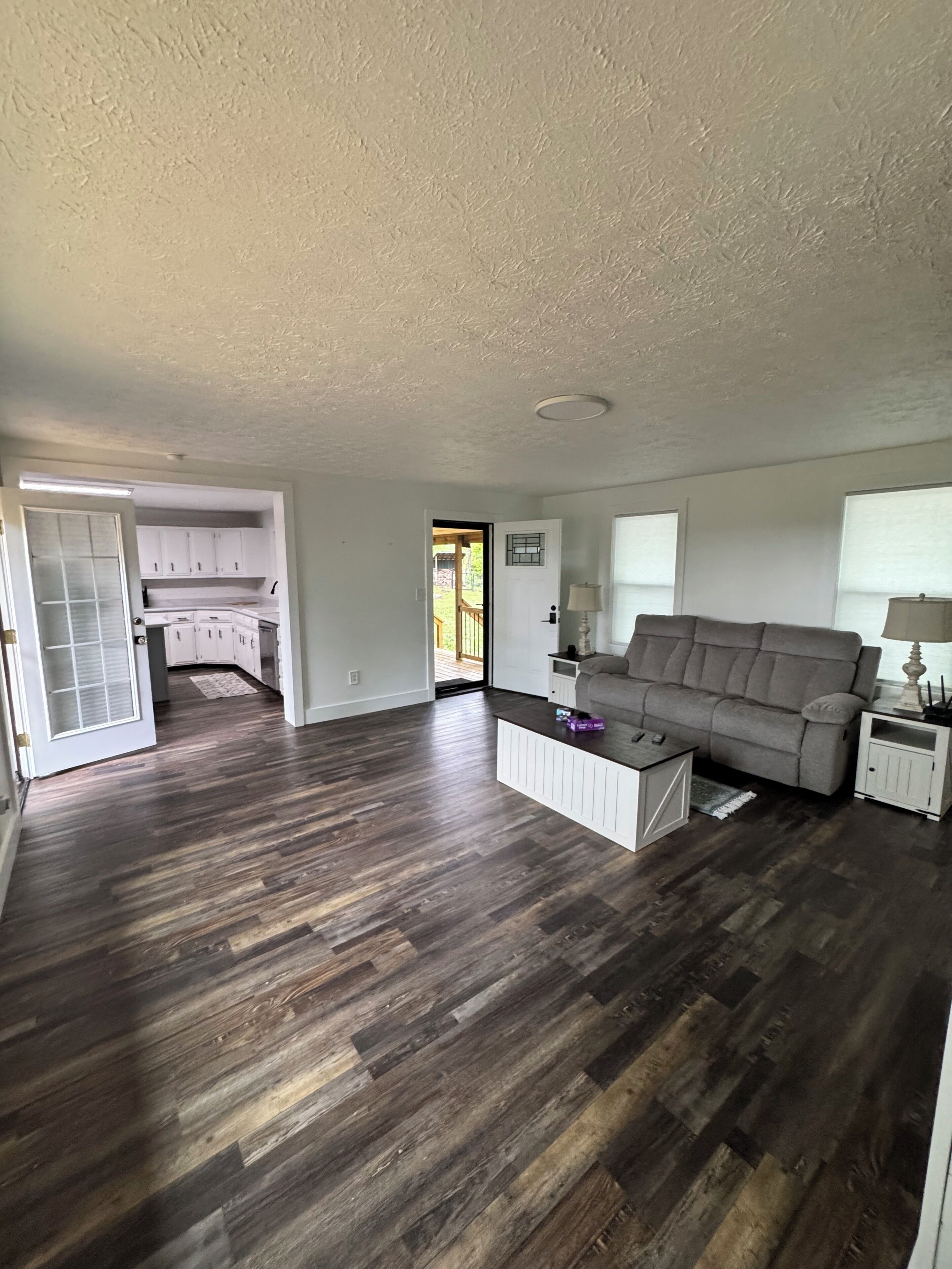 Smart TV, fireplace, stereo