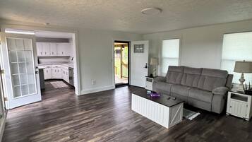 Smart TV, fireplace, stereo