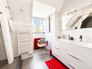 Bathroom - Beautiful riverside home on the Dordogne River (Eynesse)