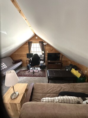 2 bedrooms, iron/ironing board, WiFi, bed sheets - Cozy, peaceful nature retreat with hot tub (Weld)