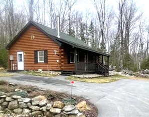 Exterior - Cozy, peaceful nature retreat with hot tub (Weld)