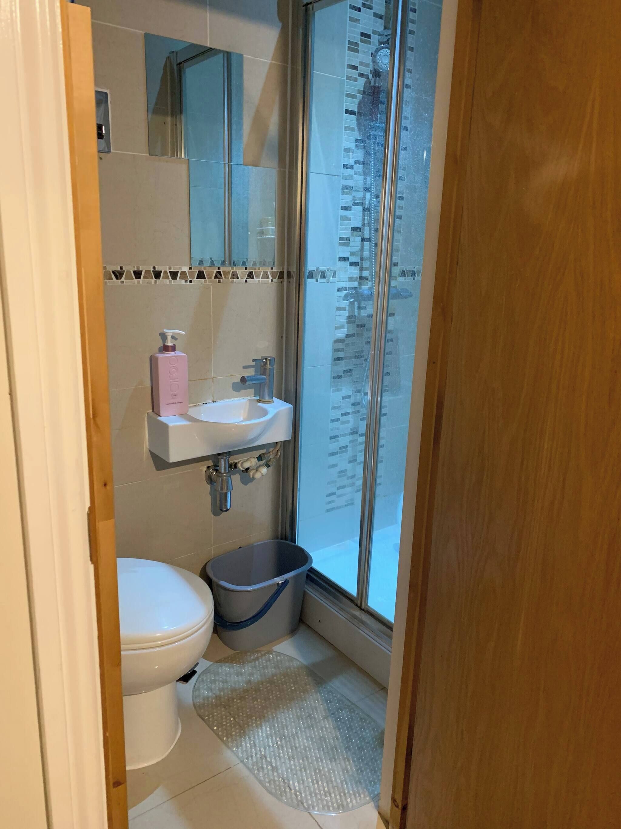 Room, 1 Bedroom | Bathroom