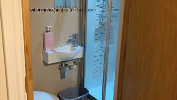 Room, 1 Bedroom | Bathroom