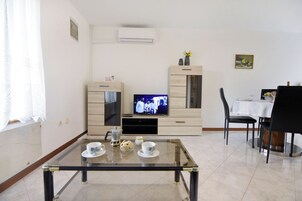 Apartamento, 1 habitación, fumadores, patio | Sala de estar