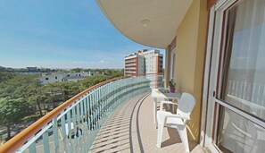 Balcony - Convenient Beachside Flat With Pool (Lignano Sabbiadoro)