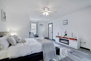Iron/ironing board, WiFi, bed sheets - Cozy Evergreen Escape Near Lake Harmony w/ Firepit + Fireplace (Albrightsville)