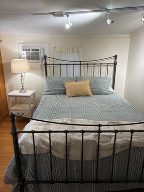 3 bedrooms, desk, iron/ironing board, free WiFi - Waterfront, Rustic 3 bedroom cottage- Plum Island, MA  "Month/Summer rental" (Newbury)