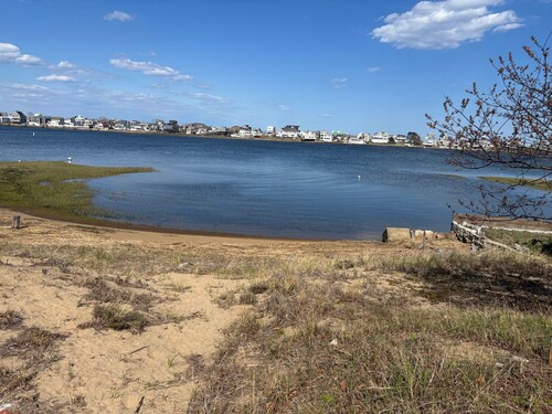 Private beach, waterfront, rustic 3 BR cottage - Plum Island, MA "Longer rental"