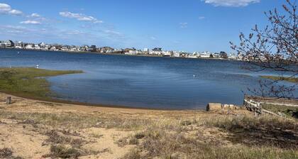 Private beach, waterfront, rustic 3 BR cottage - Plum Island, MA "Longer rental"