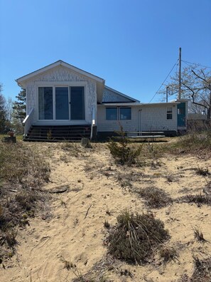 Exterior - Waterfront, Rustic 3 bedroom cottage- Plum Island, MA  "Month/Summer rental" (Newbury)