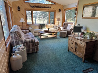 Cozy 3-bedroom farmhouse 20 minutes from Ashland access to ATV trail