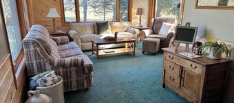 Cozy 3-bedroom farmhouse 20 minutes from Ashland access to ATV trail