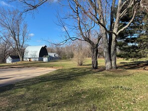 Property grounds - Cozy 3-bedroom farmhouse 20 minutes from Ashland access to ATV trail (Delta)