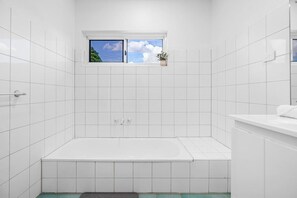 Hair dryer - Cullen Bay Retreat | Pool, Balcony & Marina Stroll (Larrakeyah)