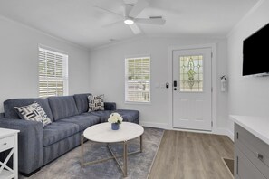 Living area - Renovated Naples Retreat- Resort Pool & Game Room (Naples)