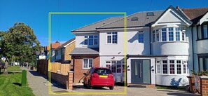 Exterior - Brand New| Free Parking| Wembley| Patio Party| BBQ Party| Garden Party (Harrow)