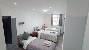 Room - Brand New| Free Parking| Wembley| Patio Party| BBQ Party| Garden Party (Harrow)