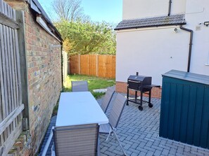 Outdoor dining - Brand New| Free Parking| Wembley| Patio Party| BBQ Party| Garden Party (Harrow)