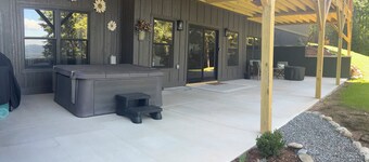 Mountain View Rental 5 minutes to Historic Blowing Rock! Private Hot tub!
