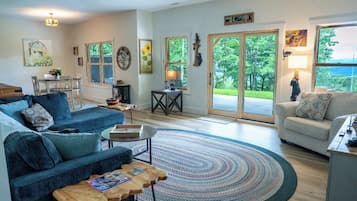 Spacious living room