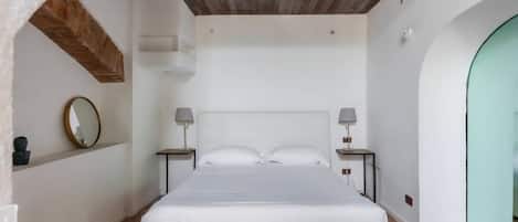 2 bedrooms, iron/ironing board, bed sheets