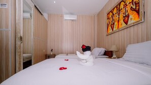Habitación Deluxe con 2 camas individuales | Escritorio, tabla de planchar con plancha, wifi gratis