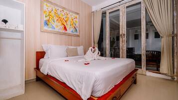 Deluxe Double Room | Desk, iron/ironing board, free WiFi